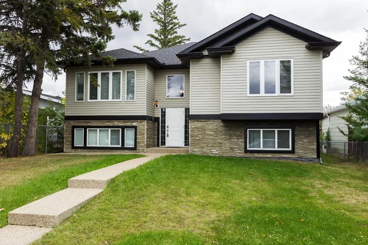 French Garden Escape I Walk To River Valley I W Free Parking & Fast Wifi! Edmonton