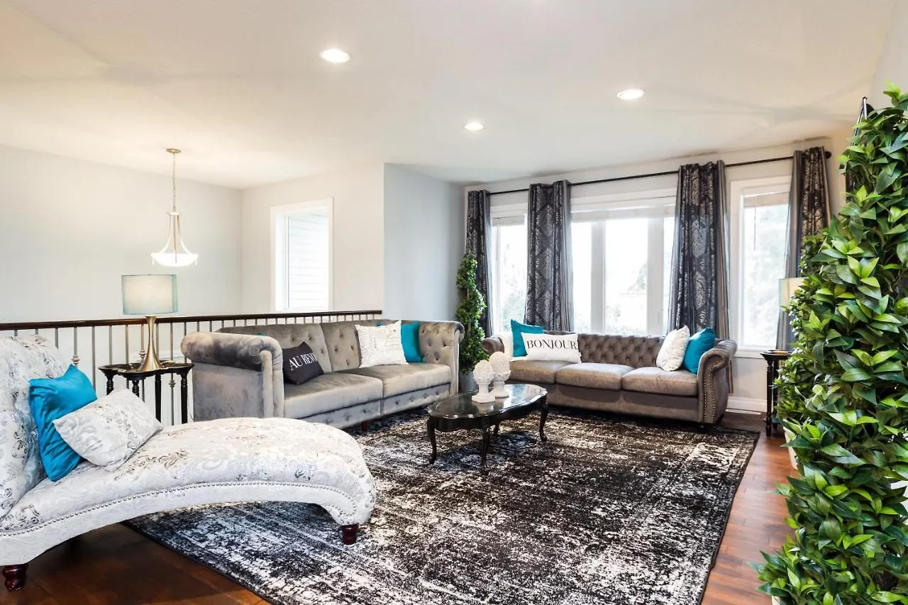 French Garden Escape I Walk To River Valley I W Free Parking & Fast Wifi! Edmonton